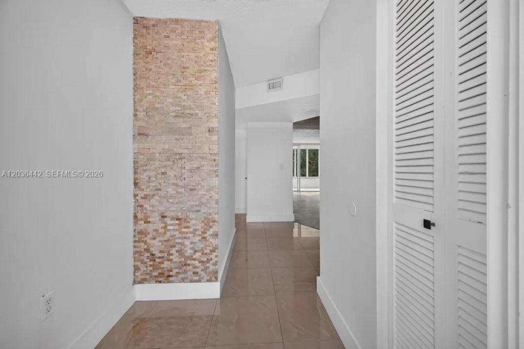 1101 NE 191st St, Unit H401, Miami, FL 33179 Photo