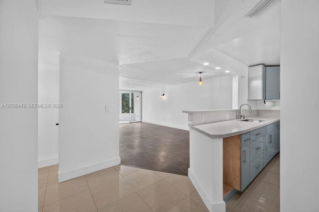 1101 NE 191st St, Unit H401, Miami, FL 33179 Photo