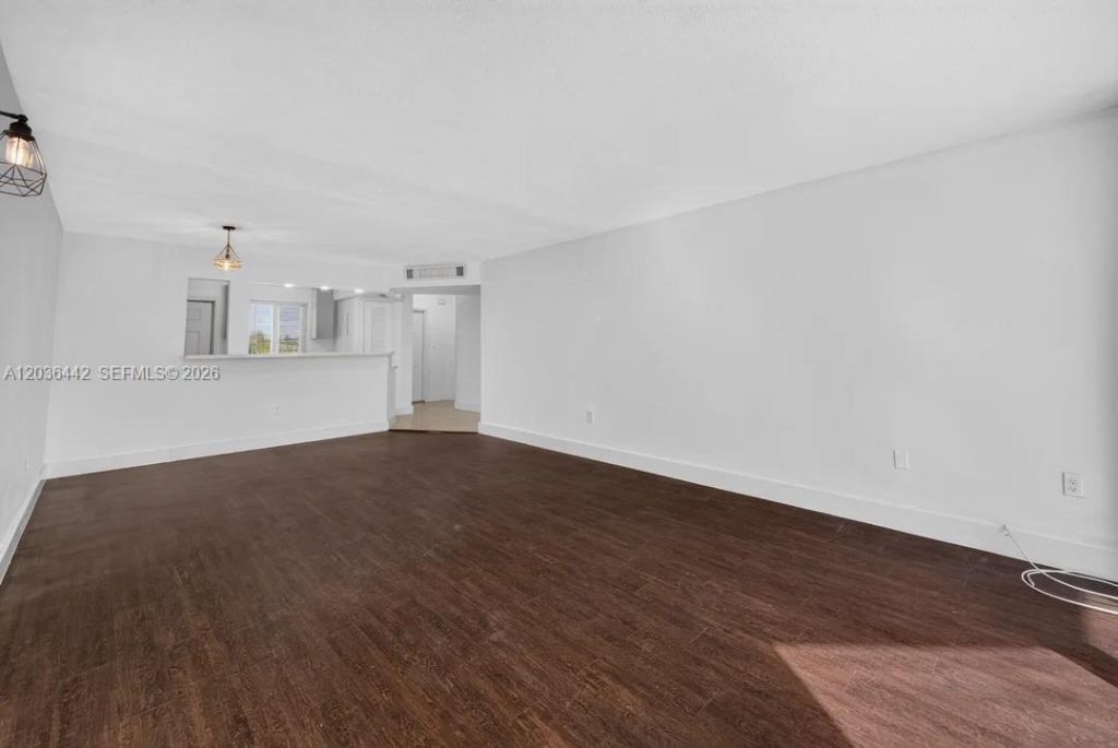 1101 NE 191st St, Unit H401, Miami, FL 33179 Photo