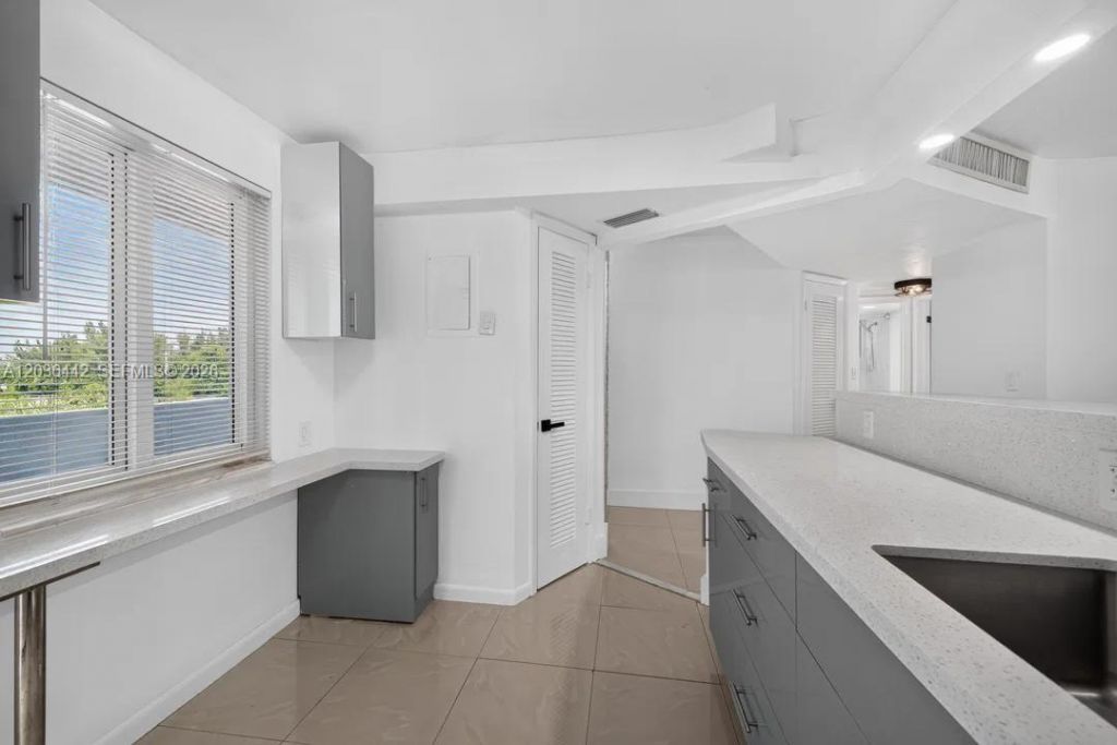 1101 NE 191st St, Unit H401, Miami, FL 33179 Photo