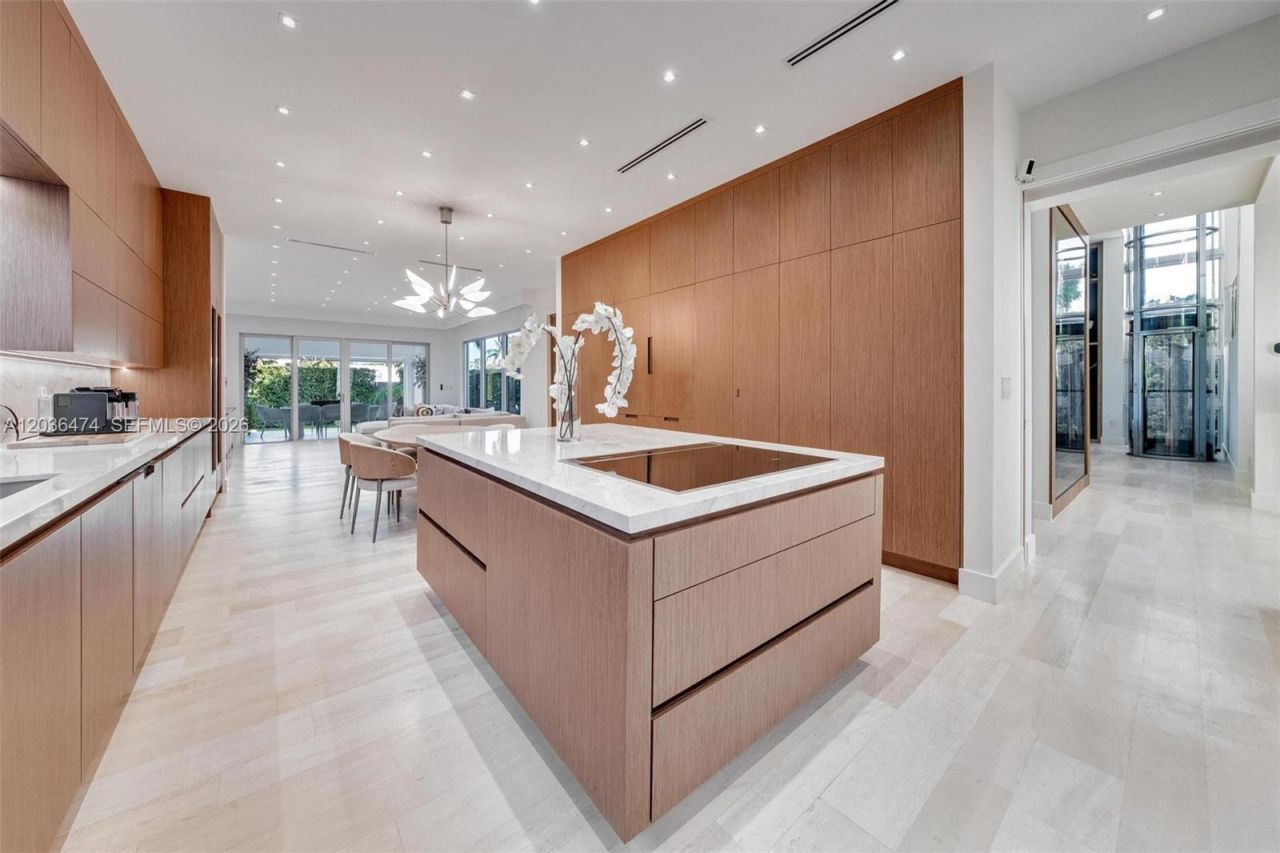 470 S Shore Dr, Miami Beach, FL 33141 Photo