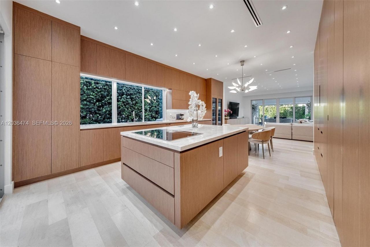 470 S Shore Dr, Miami Beach, FL 33141 Photo
