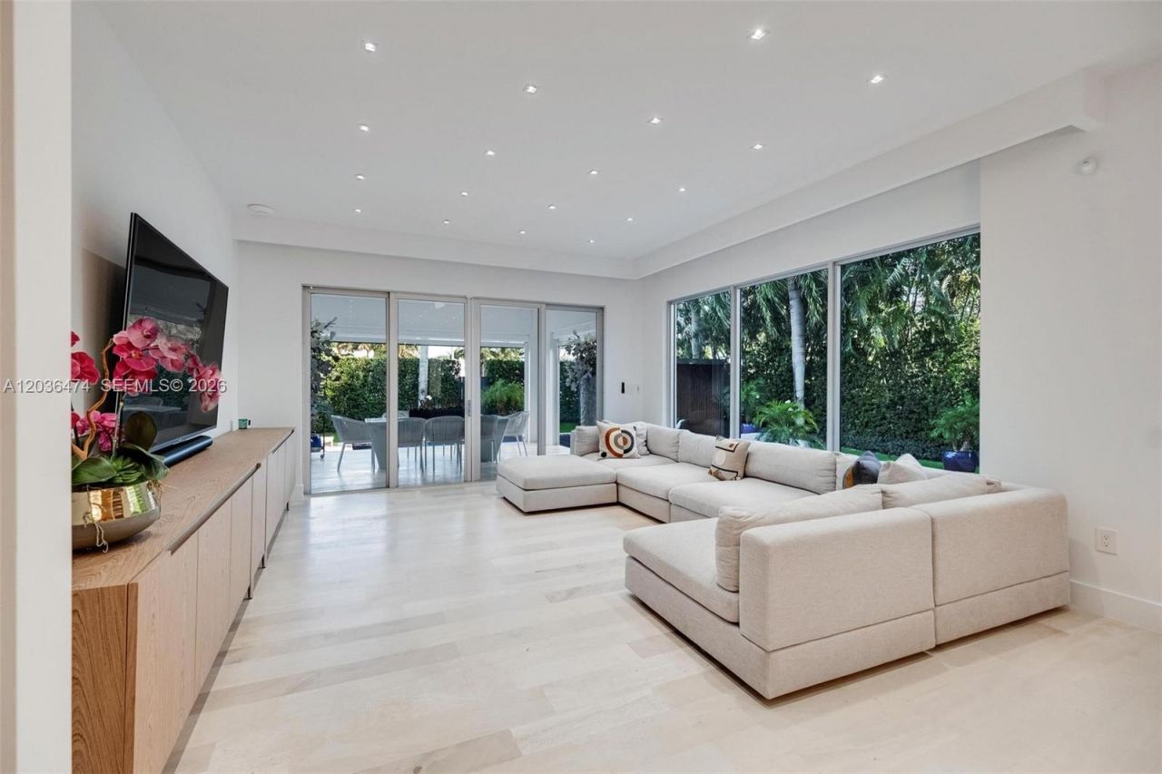 470 S Shore Dr, Miami Beach, FL 33141 Photo