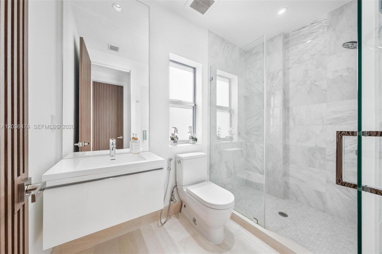 470 S Shore Dr, Miami Beach, FL 33141 Photo