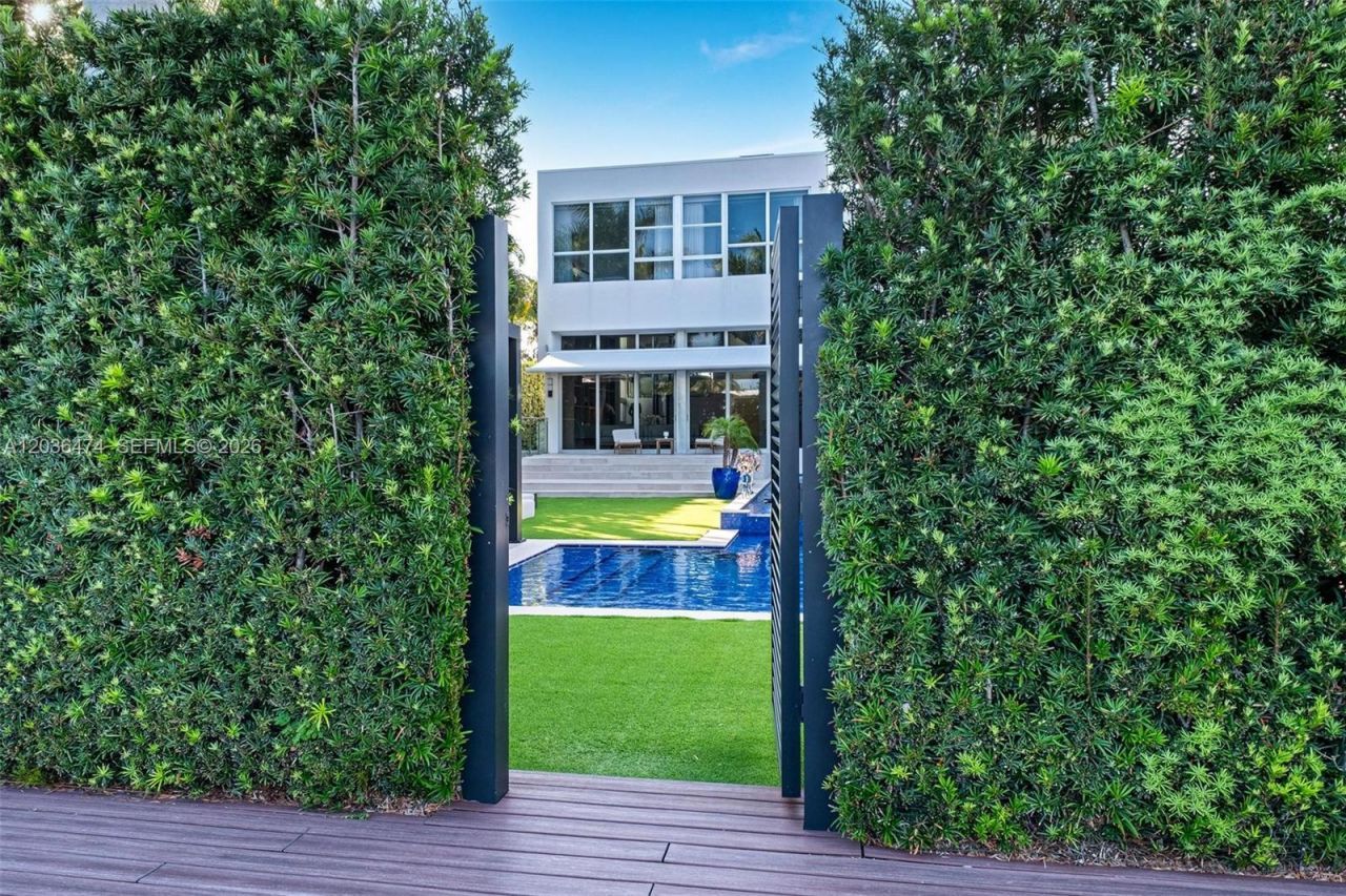 470 S Shore Dr, Miami Beach, FL 33141 Photo