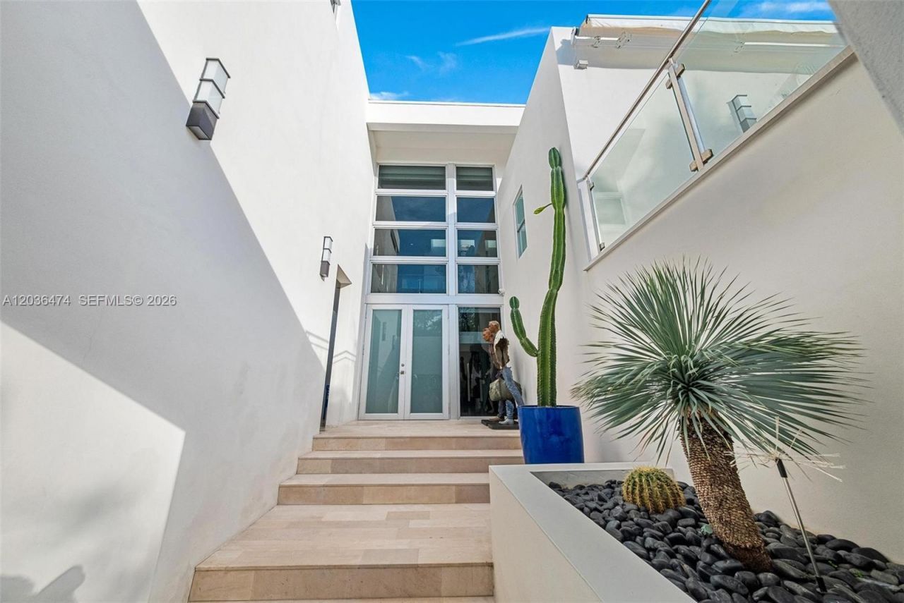 470 S Shore Dr, Miami Beach, FL 33141 Photo