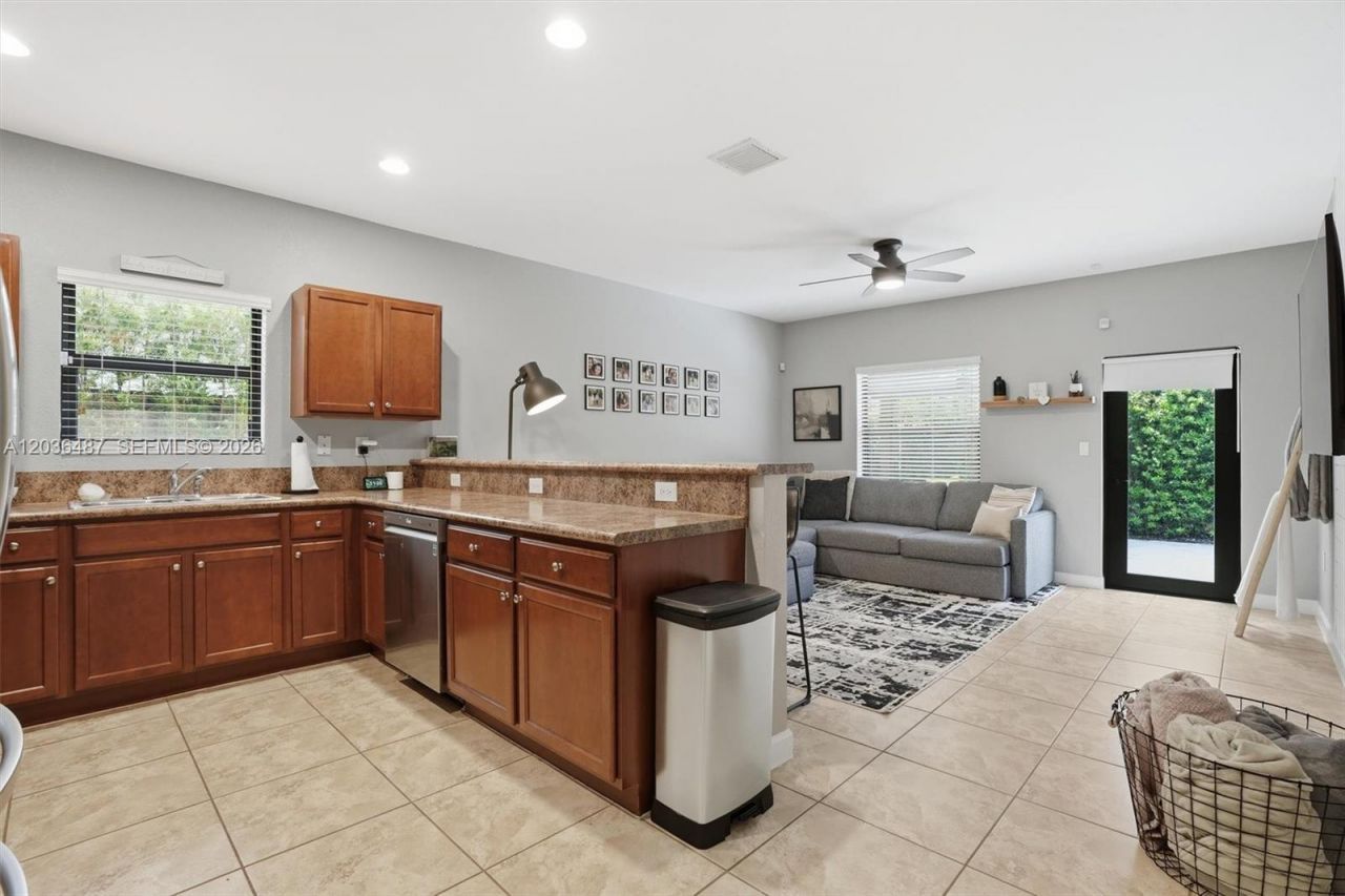 16572 SW 43rd Ln , Kendall, FL 33185 Photo