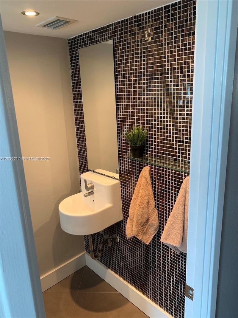 1770 NE 191st St, Unit 700-1, Miami, FL 33179 Photo