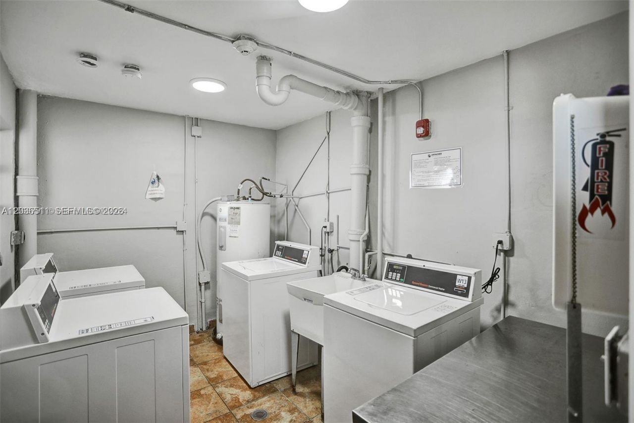 1770 NE 191st St, Unit 700-1, Miami, FL 33179 Photo