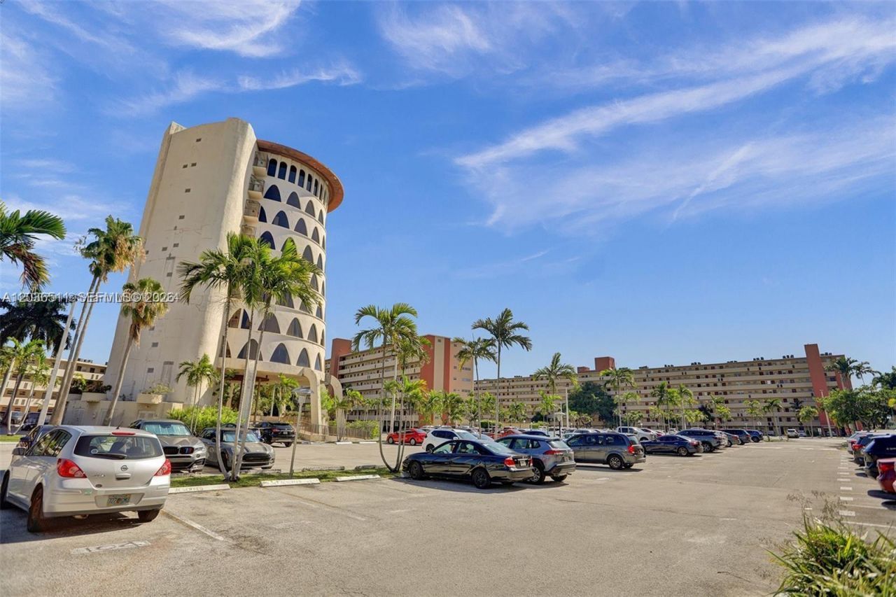 1770 NE 191st St, Unit 700-1, Miami, FL 33179 Photo