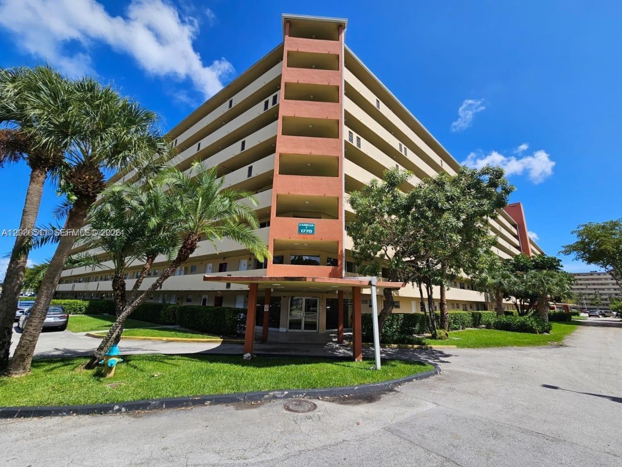 1770 NE 191st St, Unit 700-1, Miami, FL 33179 Photo