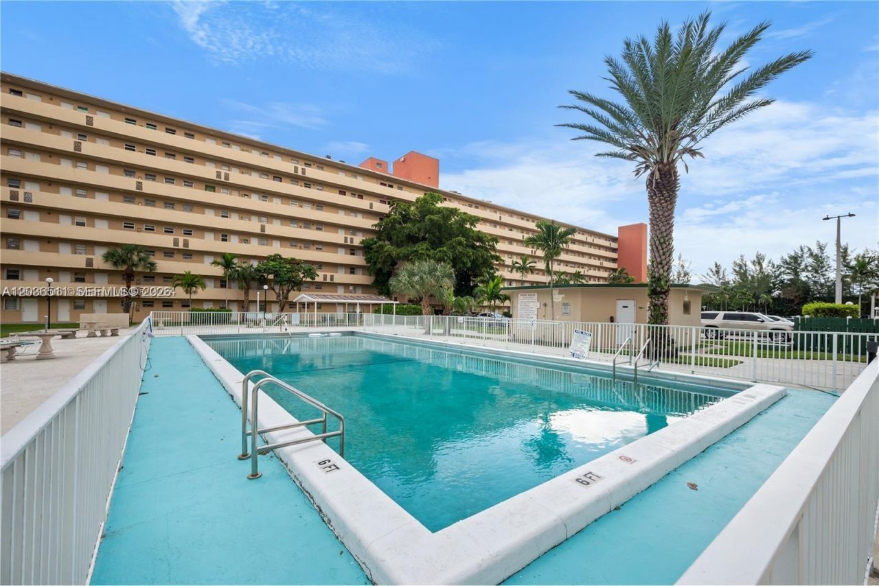 1770 NE 191st St, Unit 700-1, Miami, FL 33179 Photo