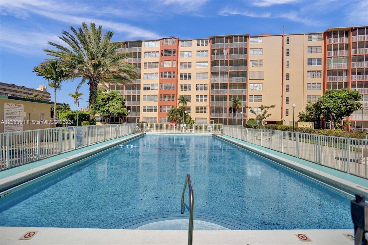 1770 NE 191st St, Unit 700-1, Miami, FL 33179 Photo