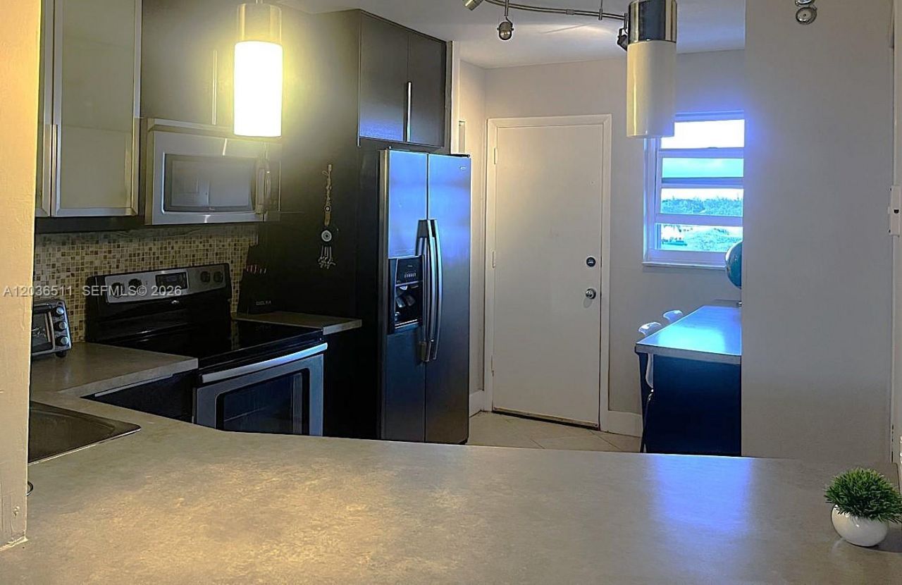 1770 NE 191st St, Unit 700-1, Miami, FL 33179 Photo