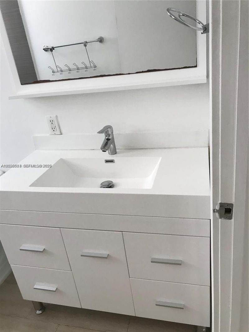 1611 Meridian Ave, Unit 202, Miami Beach, FL 33139 Photo
