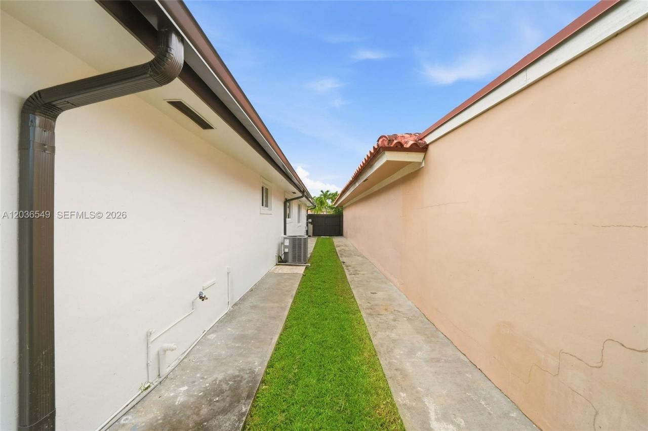 881 NW 133rd Ave, Miami, FL 33182 Photo