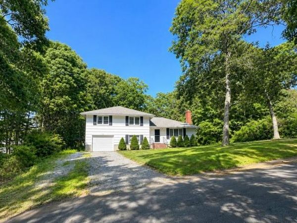 185 Holden Avenue , Cutchogue, NY 11935