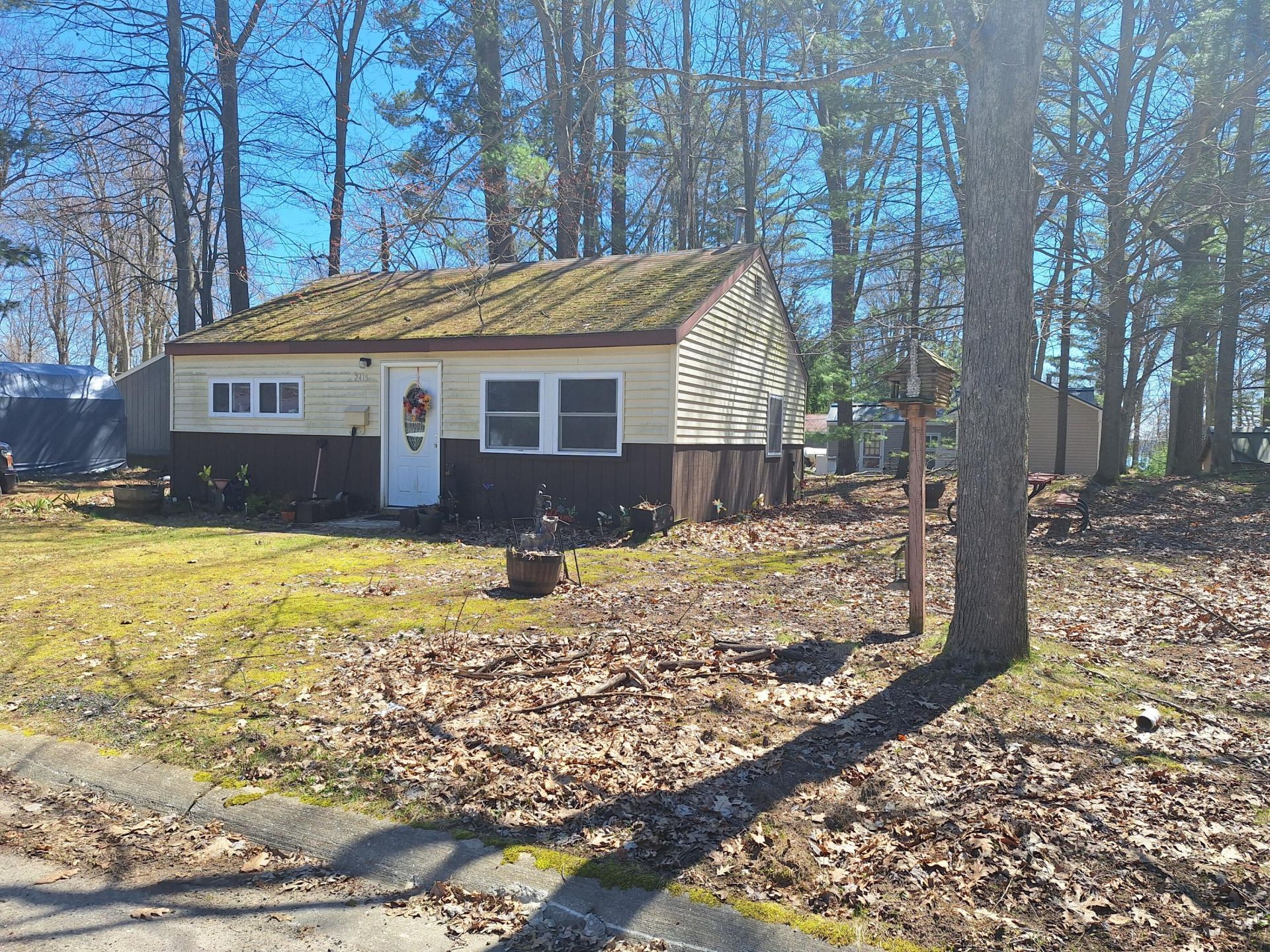 2415 Mohawk Drive, Cadillac, MI 49601 Main Photo