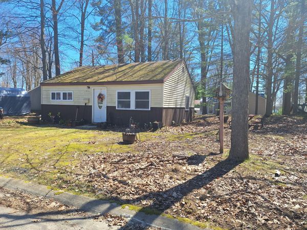 2415 Mohawk Drive, Cadillac, MI 49601