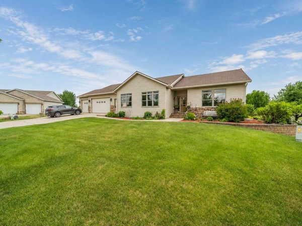 969 32nd Street S, Moorhead, MN 56560