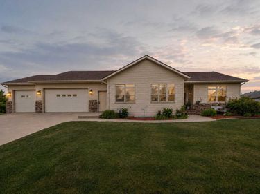 969 32nd Street S, Moorhead, MN 56560