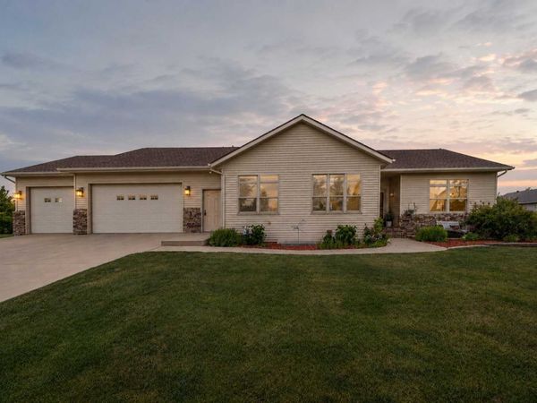 969 32nd Street S, Moorhead, MN 56560
