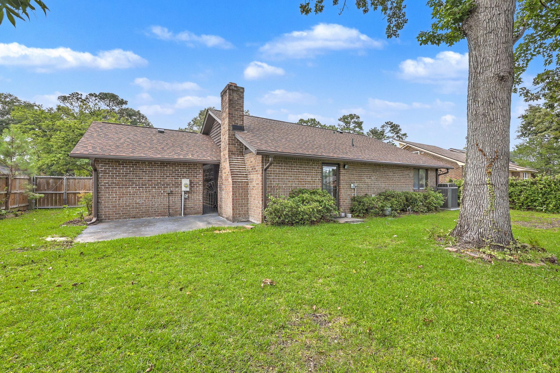 1001 Colonial Pines Drive Photo 11