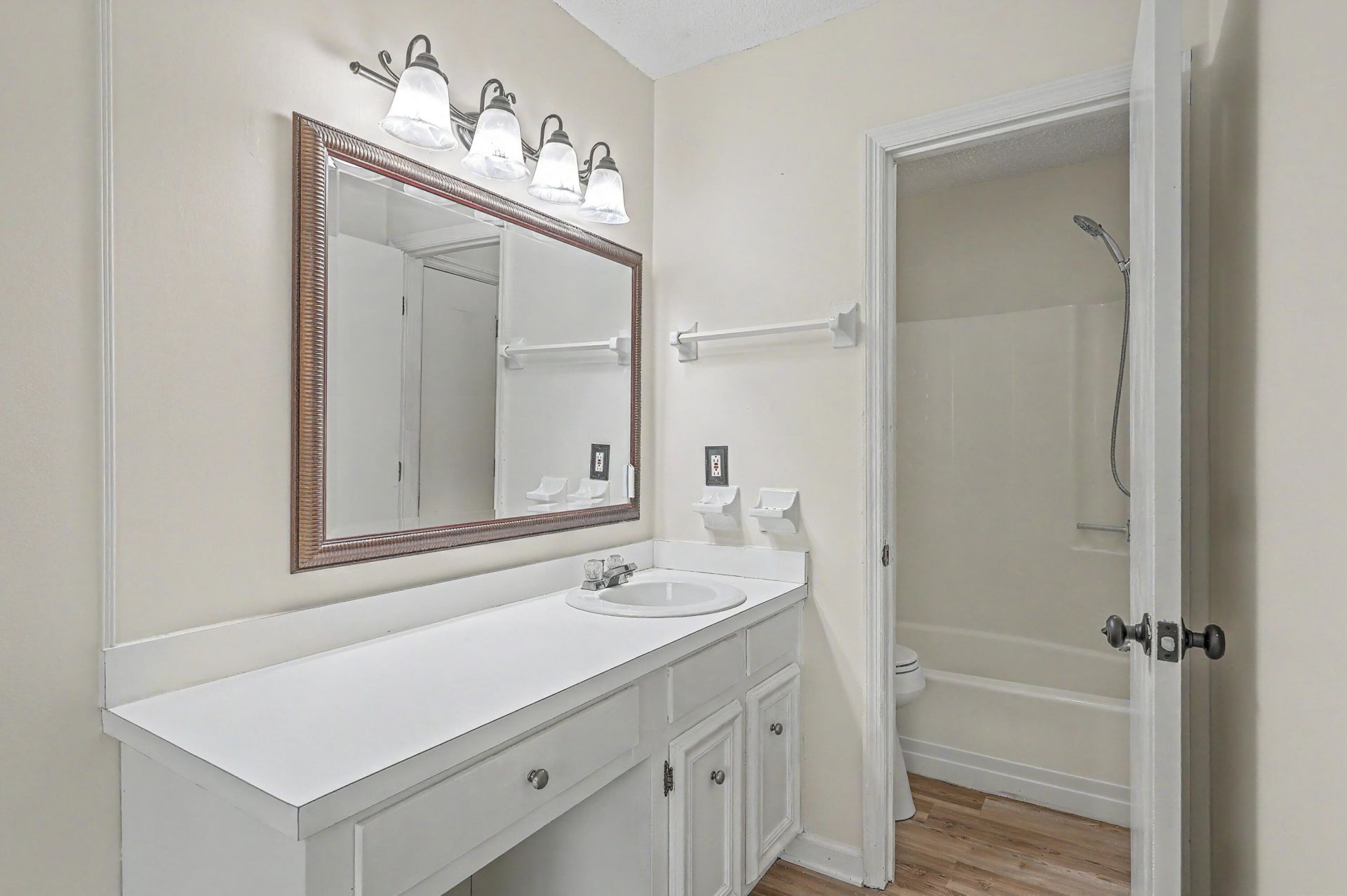 1001 Colonial Pines Drive Photo 32