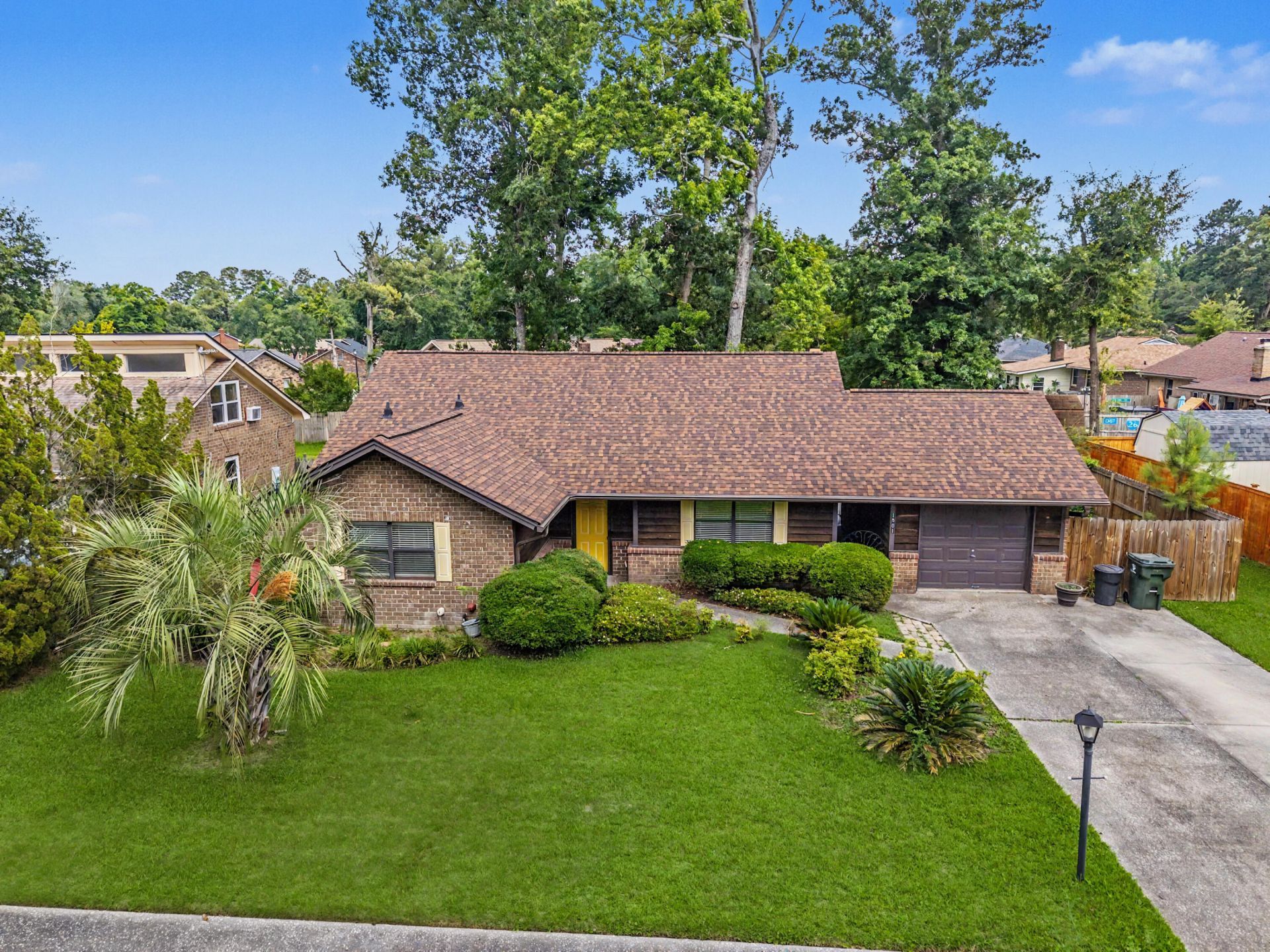 1001 Colonial Pines Drive Photo 4