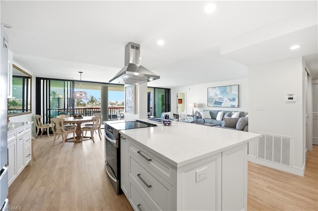 2316 Gulf Shore Blvd N, Unit 411, Naples, FL 34103 Photo