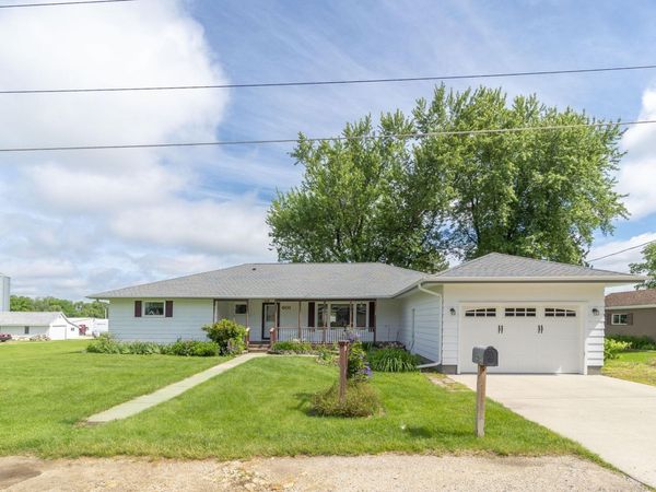 601 NE 2nd Street , Fairbank, IA 50629