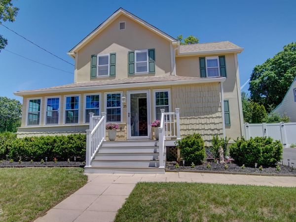 25 Lake Avenue, Helmetta, NJ 08828