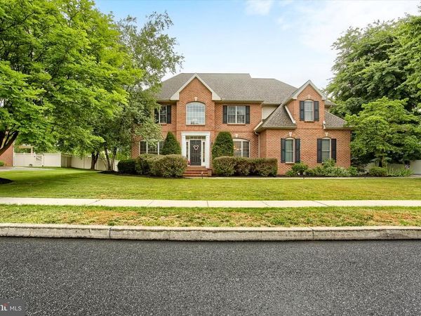 1302 KING ARTHUR DRIVE, MECHANICSBURG, PA 17050