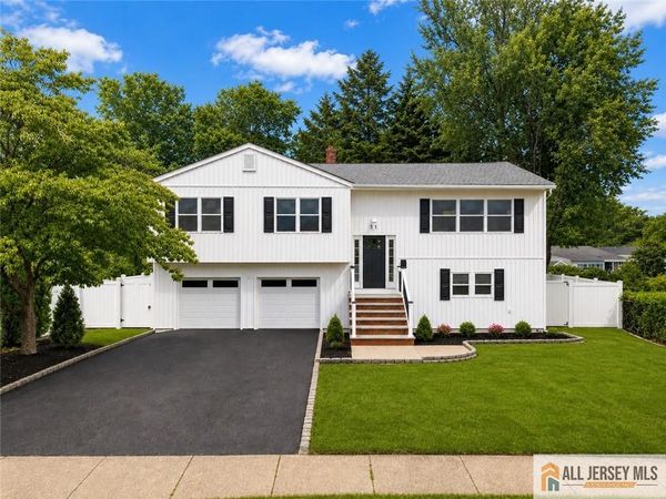 31 Shearn Drive, Middlesex, NJ 08846