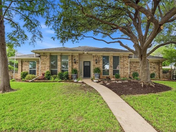 413 Blue Jay Court, Bedford, TX 76021