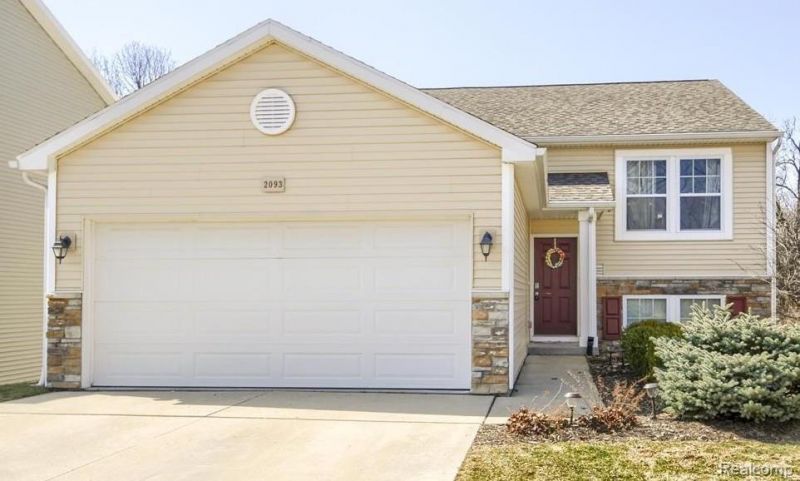 2093 Stillwater Drive , Davison Township, MI 48423 Main Photo