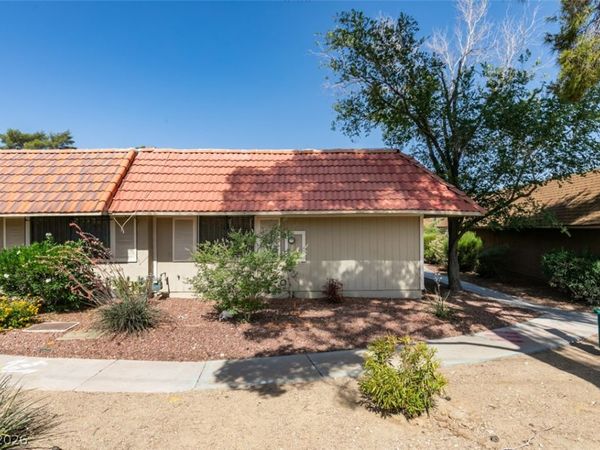 2556 Paradise Village Way , Las Vegas, NV 89120
