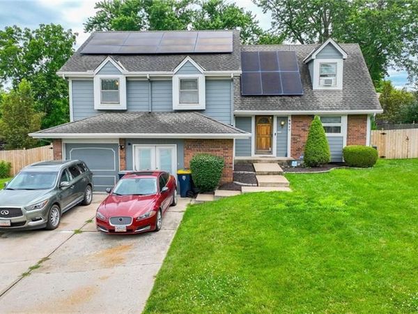 9017 CRESCENT Court, Kansas City, MO 64138