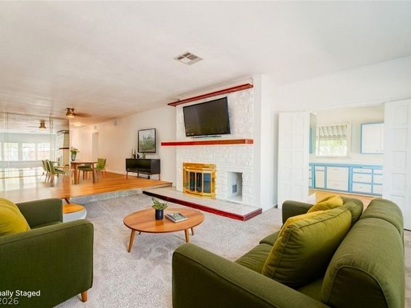 709 Park Paseo , Las Vegas, NV 89104