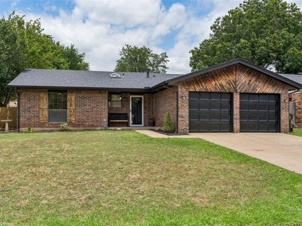 803 Hawthorne Lane, Edmond, OK 73003