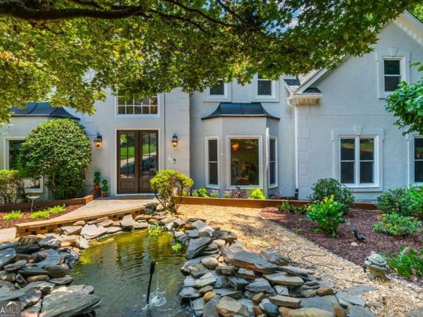 2865 Stoneglen Close, Roswell, GA 30076