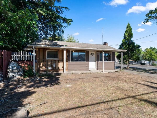 1004 S Grape Street, Medford, OR 97501