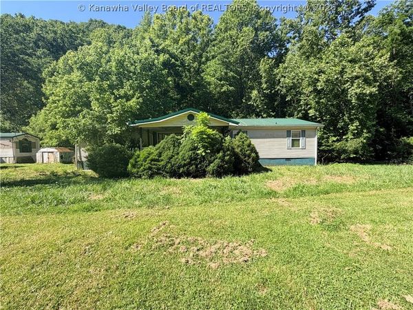 5993 North Fork Road, Chapmanville, WV 25508