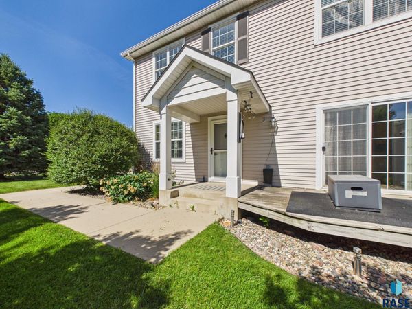 5518 Sandra Dr, Sioux Falls, SD 57108