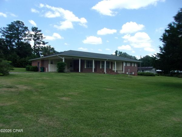 409 E Wisconsin Avenue , Bonifay, FL 32425