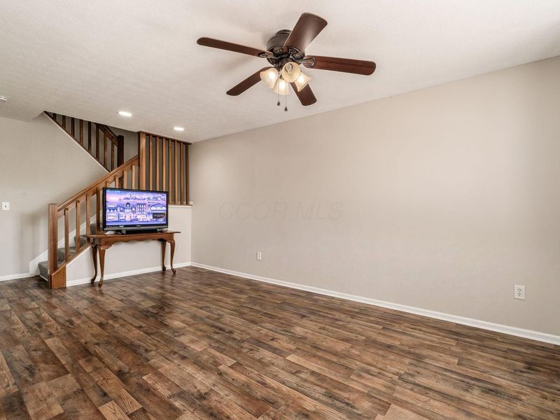380 Oxford Oak Drive, Blacklick, OH 43004 Photo 3