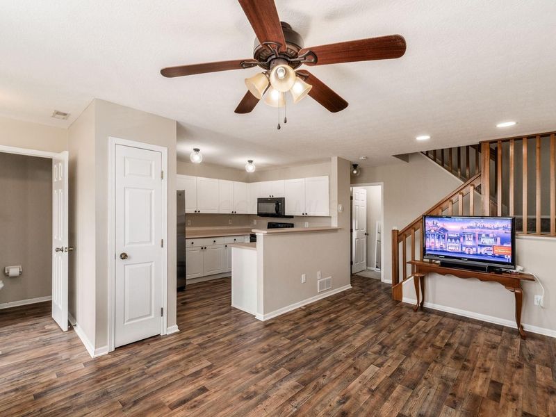 380 Oxford Oak Drive, Blacklick, OH 43004 Photo 4