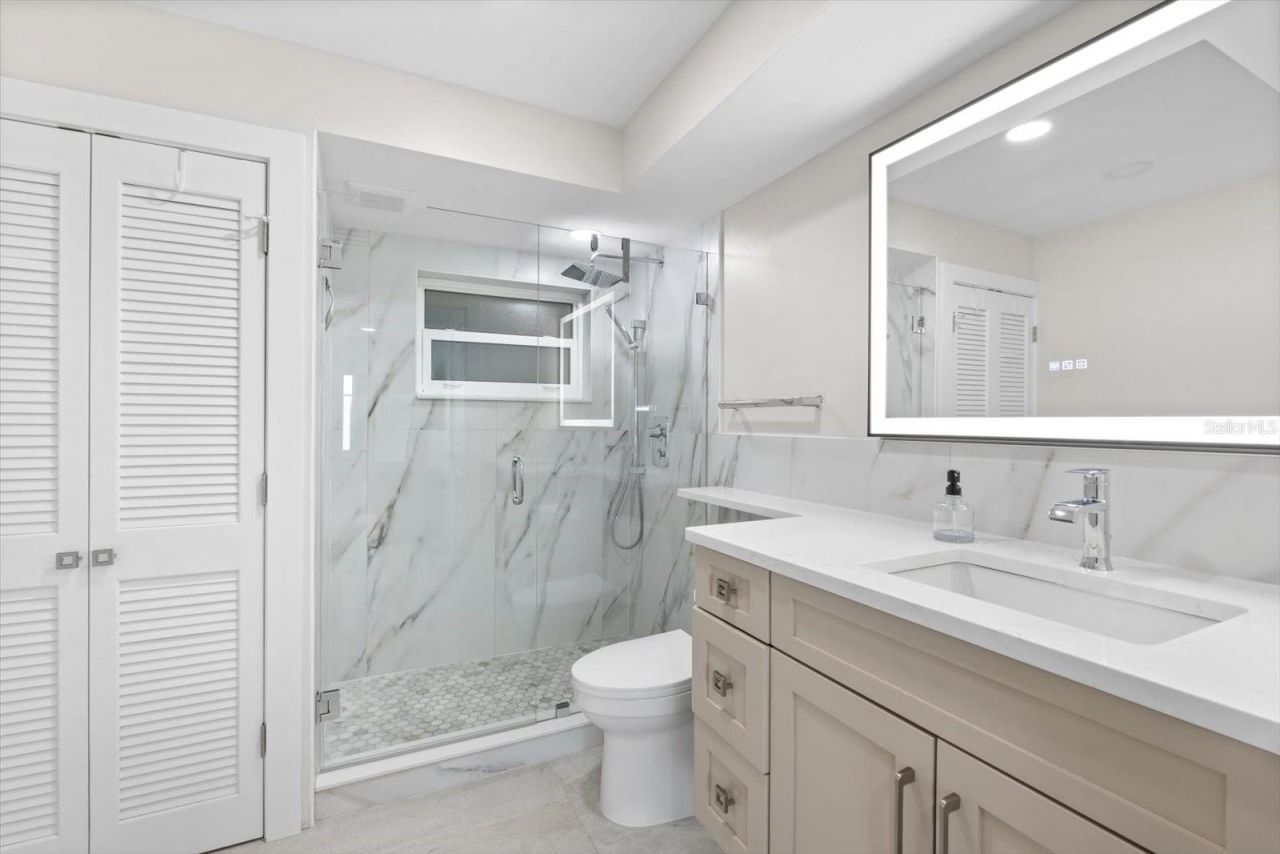 800 Benjamin Franklin Drive, Unit 505, Sarasota, FL 34236 Photo