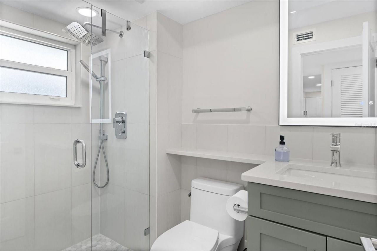 800 Benjamin Franklin Drive, Unit 505, Sarasota, FL 34236 Photo