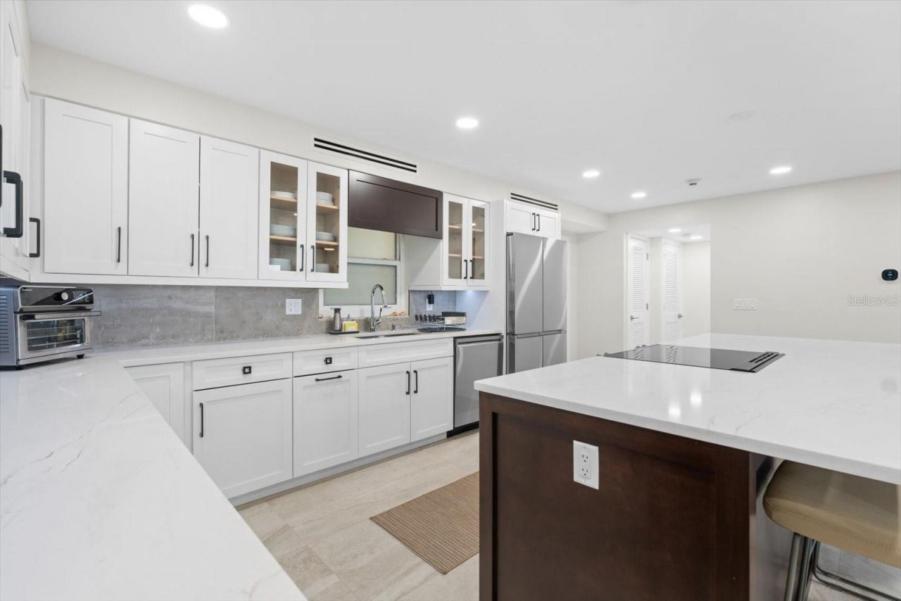 800 Benjamin Franklin Drive, Unit 505, Sarasota, FL 34236 Photo